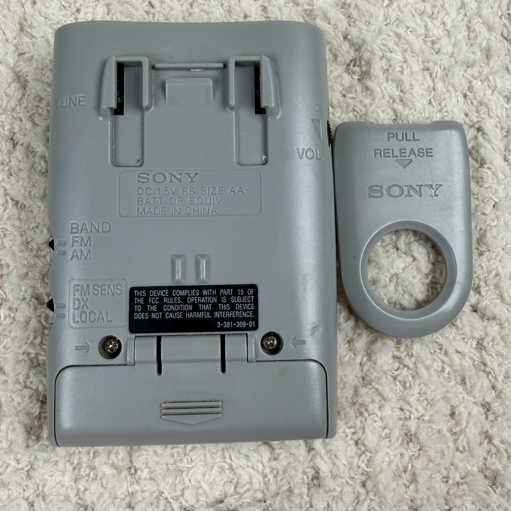 Sony Walkman SRF-59 Portable AM/FM Radio Silver Handheld Analog Tuner Belt Clip - Picture 4 of 8